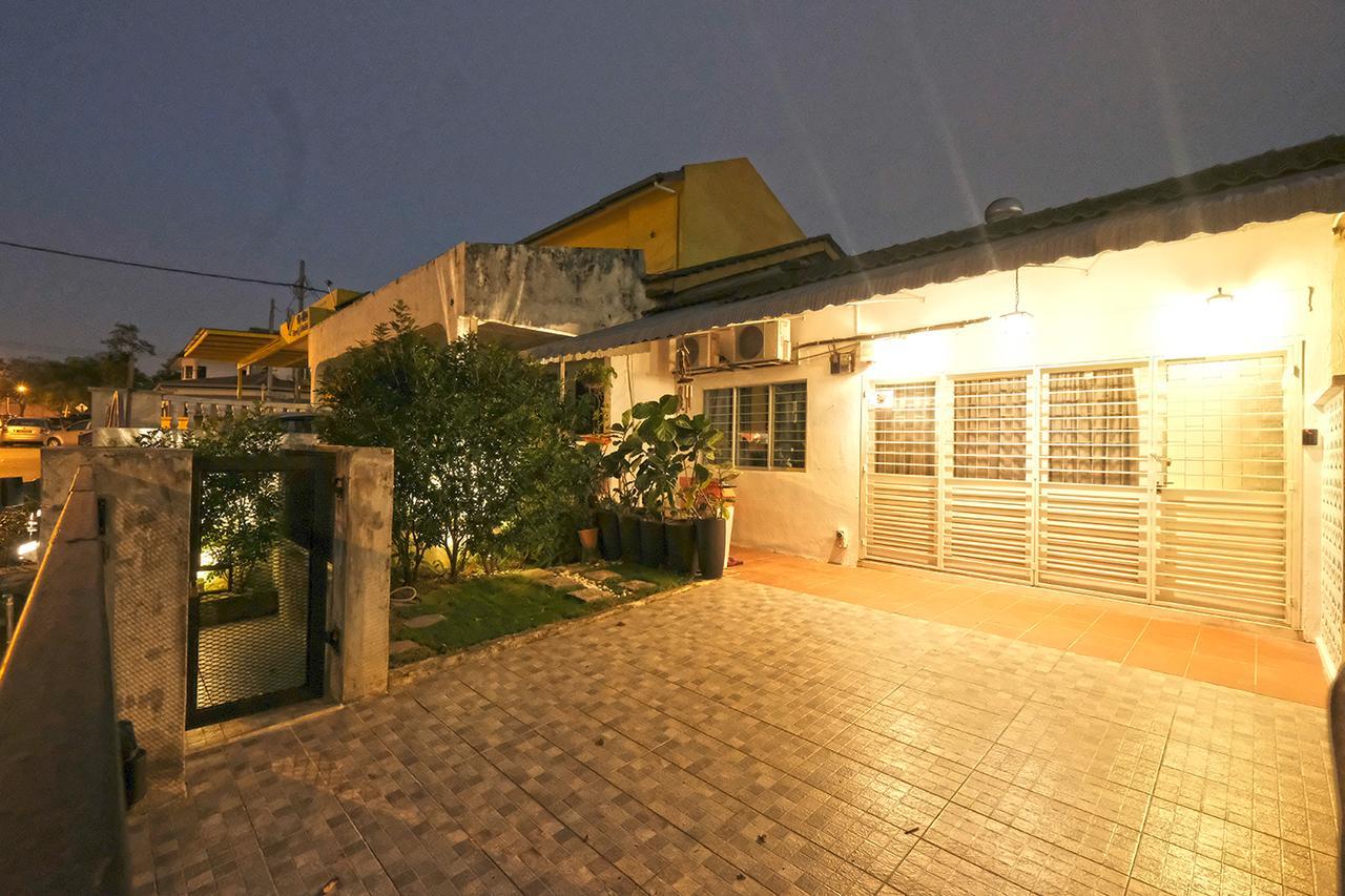 Fivehouz Guest House Petaling Jaya Exterior photo